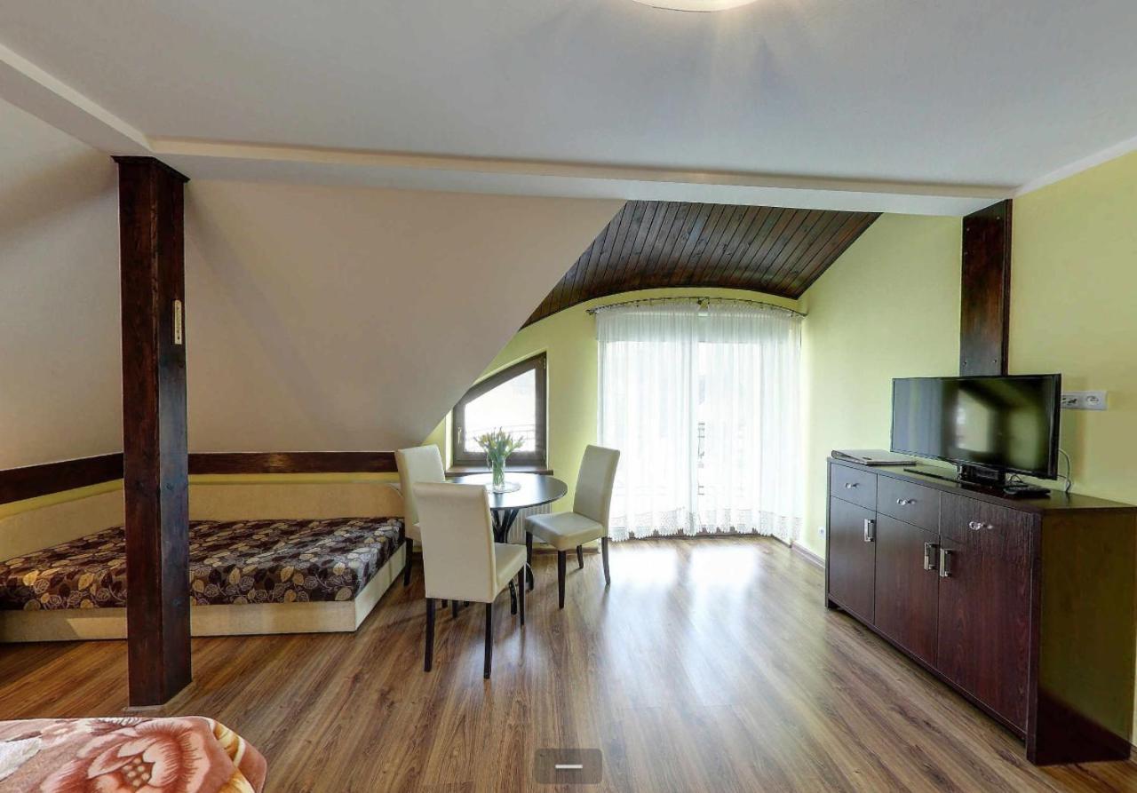 Villa Jura Pokoje Goscinne Zarki ภายนอก รูปภาพ