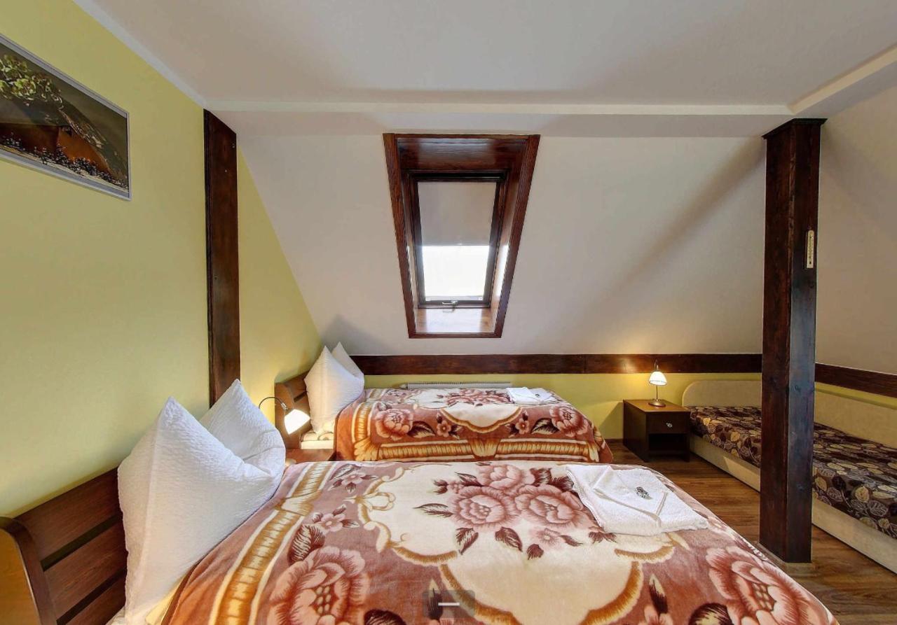 Villa Jura Pokoje Goscinne Zarki ภายนอก รูปภาพ