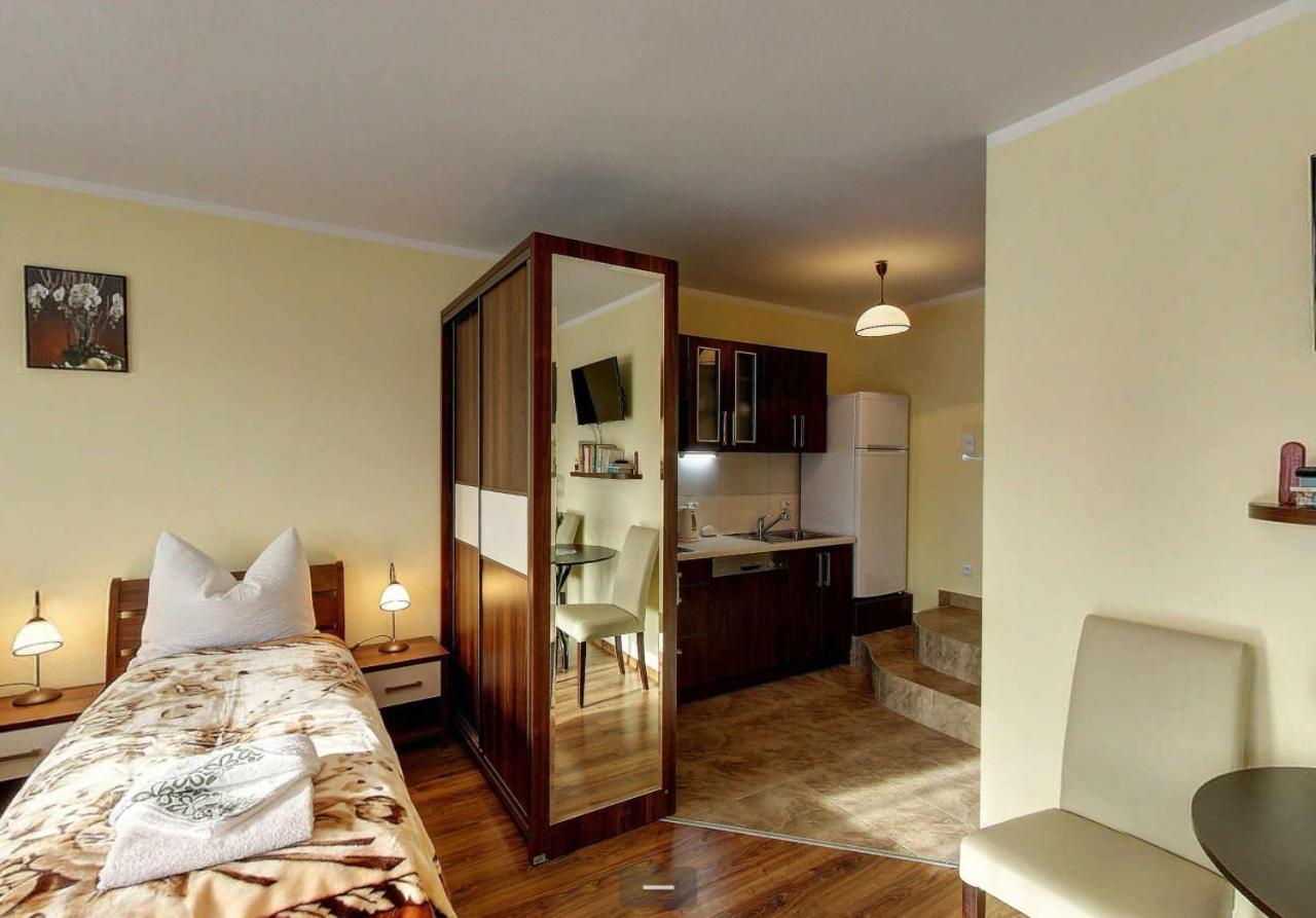Villa Jura Pokoje Goscinne Zarki ภายนอก รูปภาพ