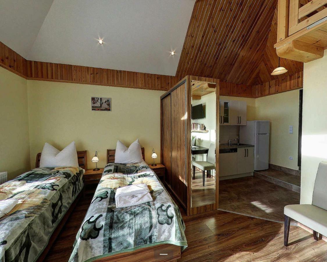 Villa Jura Pokoje Goscinne Zarki ภายนอก รูปภาพ
